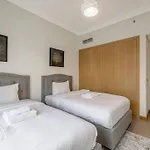 Breathtaking 3 Beds ,Beach Access, Fully Upgraded