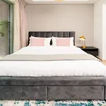 Prime Retreats - 29 Emaar Boulevard Downtown Dubai