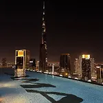 Luxury Stay With Burj Khalifa Views & Infinity Pool
