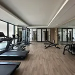 Trophy - The Promenade Suites W Workstation In Jvc