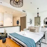 Oraya - Sleek 1Br In District One , Direct Lagoon Access