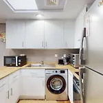 Lake Terrace Tower - Stunning One Bedroom
