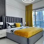 Charming One Bedroom In Marina