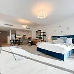 Trophy - Luxurious Studio Apartment In Jlt W Golf Simulator