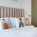 Exclusive 2 & 4 Bedroom Apt With Burj Khalifa - Fountain And City Views By Meerak