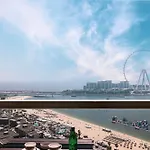 Dubai Eye & Sea View, 1-Min Walk To Jbr Beach, Luxurious Beach Retreat!