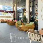 Lux Iconic Views At The Palm Tower Suite 3