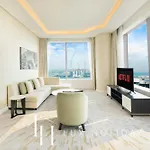 Lux Iconic Views At The Palm Tower Suite 3