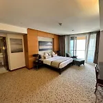Ostay-Fashion Avenue Dubai Mall