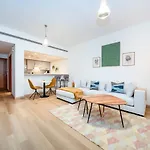 Stylish One Bedroom Sanctuary In The Greens