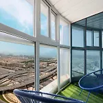 Stunning Panoramic Sea & Marina City Skyline View