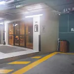 Reehan Suites, Downtown Dubai - Near Burj Khalifa & Dubai Mall