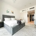 Trophy - Urban Escape Suite