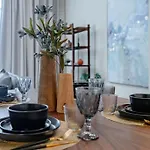 Clever Guest 027 Acacia A