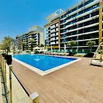 Venduras - Modern Chic Studio In Azizi Riviera