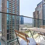 Superb Marina Gate 1 Bed With Balcony