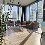 La Buena Vida Holiday Homes - Luxe 1Bd, Boutique Apt Full Lakeview 1M To Metro, Lake & Almas Tower