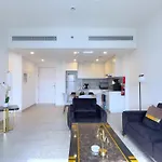 Megaluxury Flat Resort, Amazing Pool, Burj Direct View