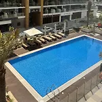 Modern 2Br Near Downtown Sleeps 6 Pool And Gym