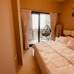 Luxury 1-Bedroom Oasis Near Downtown Dubai