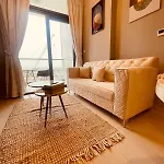 Luxury 1-Bedroom Oasis Near Downtown Dubai