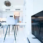 Chic Studio Retreat In Business Bay Dubai