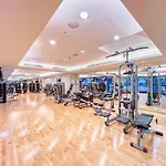 Luxury 1-Bedroom Apartment With Burj Khalifa View