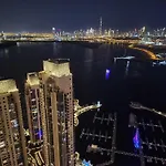 Airy 5-Bedrooms Apartment At Harbour Views With Stunning Scenery Of Dubai Creek!