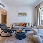 Homes Beyond I 2 Bedroom Apartment With Panoramic Creek View