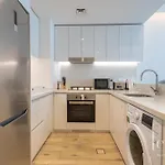 Stunning 1Br With Panoramic City Skyline View