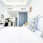 Luxurious Studio & Balcony At Samana Golf Avenue