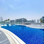 Luxurious Studio & Balcony At Samana Golf Avenue