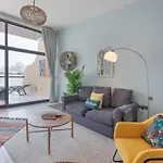 Spectacular Studio In Palm Jumeirah With Beachside Living Experience!