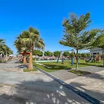 3 Bedroom Apartment That\'S Sleeps 5 With Amazing Beach View In Palm Jumeirah