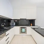 Experience The Amazing 1 Bedroom Apartment In Dubai Marina