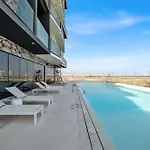 Chic 2Br For 6 With King Bed, Pool, Stunning Views