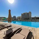 Cozy Studio With Stunning Ocean Views In Palm Jumeirah