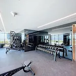 Urban Oasis - Classy Two Bedroom With Lake View
