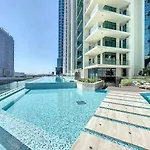 Urban Oasis - Classy Two Bedroom With Lake View