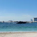 Luxurious Beachfront Apartment With Atlantis And Palm Jumeira Views