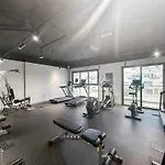 Chic 1Br With Pool And Gym Access