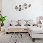 Modern Bright Home In Business Bay