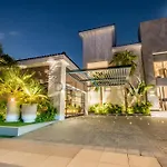 Exclusive 4Br Villa With 2 Assistant Room And Private Pool In Frond K, Palm Jumeirah By Deluxe Holiday Homes