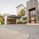 Exclusive 4Br Villa With 2 Assistant Room And Private Pool In Frond K, Palm Jumeirah By Deluxe Holiday Homes