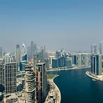 Very Spacious 2 Bedroom Apartment Modern Comfort In The Heart Of Dubai