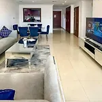 Spacious 2 Bedroom With Lake View