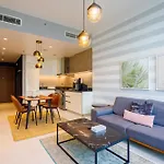 Stunning Marina Waterfront 2 Bed Escape