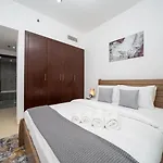 Stylish 1 Bed Retreat In Jvcs Autumn Community