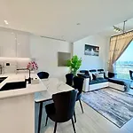 Spacious Brand New One Bedroom Apartment In Jvc
