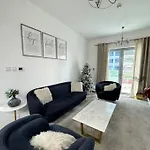 Stylish & Cozy Urban Retreat